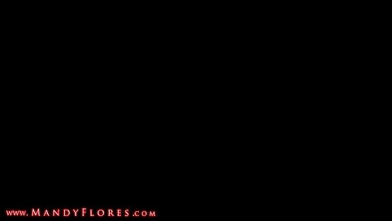 Муж трахает свою жену в спальне и снимает все на видео камеру